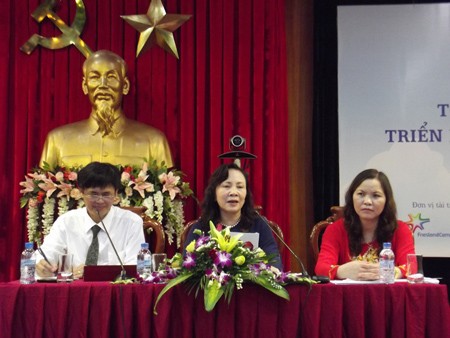 Bà Nguyễn Thị Nghĩa, Thứ trưởng Bộ Giáo dục và Đạo tạo phát động cuộc thi tìm hiểu về sức khỏe và dinh dưỡng trẻ mầm non.